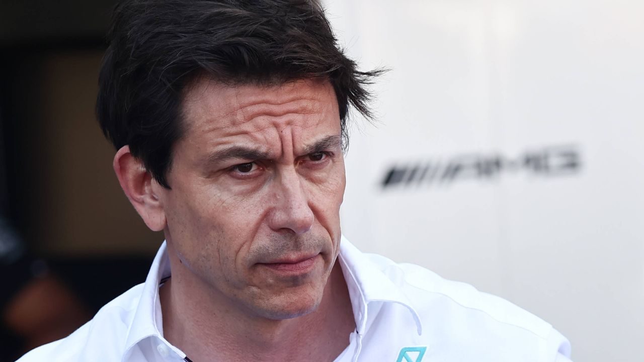 Ο Toto Wolff “έκοψε” στον αέρα παρουσιαστή της F1 για τα σχόλιά του στον Russell