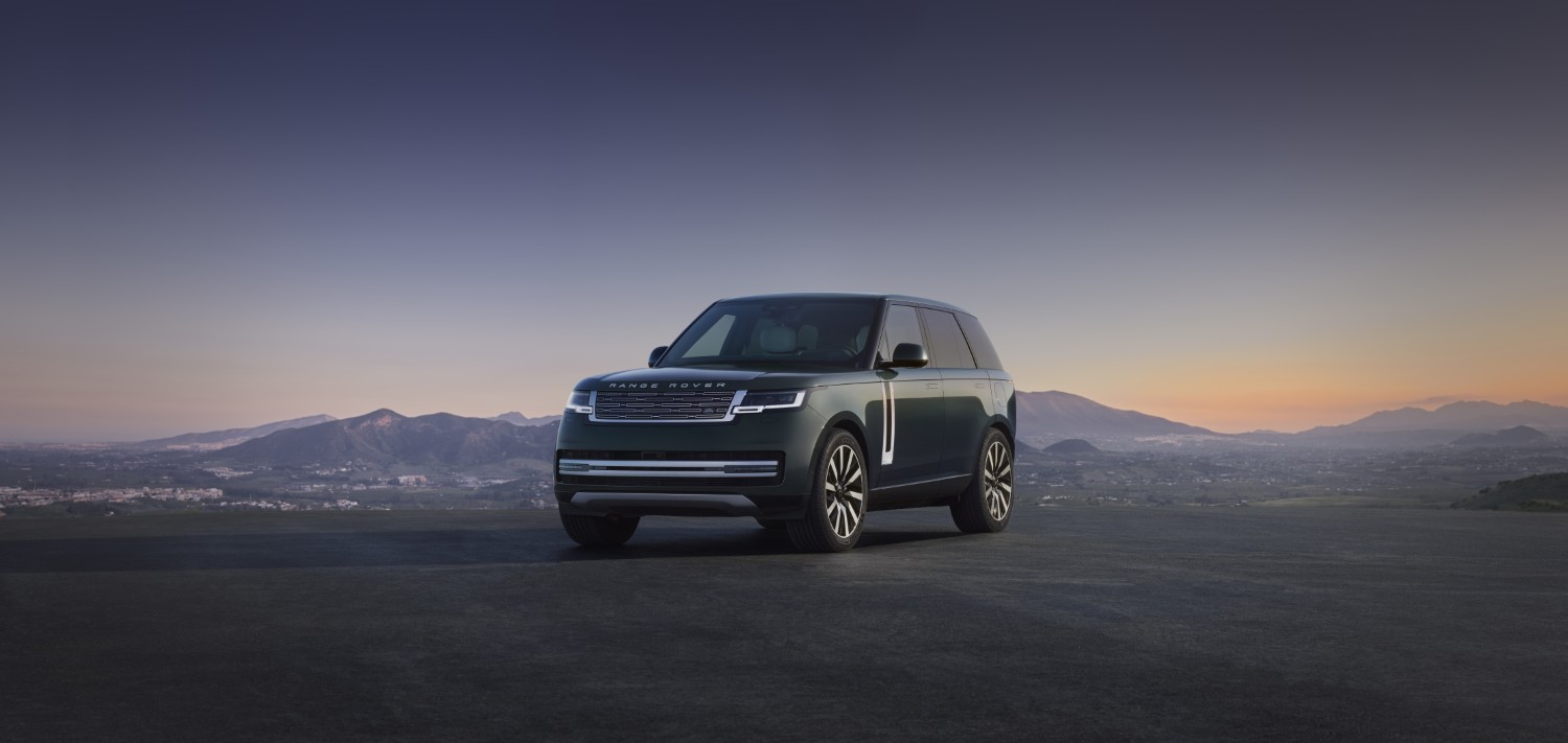 Το Range Rover Electric περνά στην ηλεκτρική εποχή χωρίς να ξεχνά τις ρίζες του