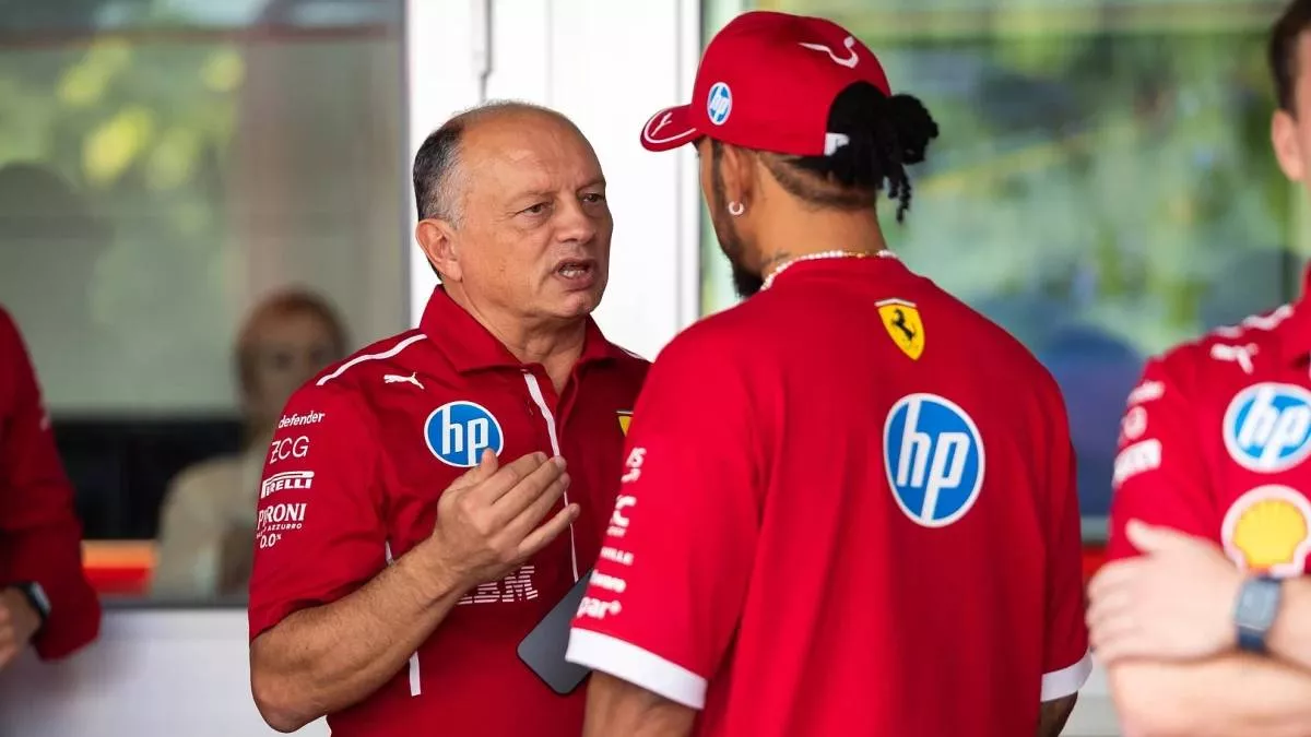 Hamilton: Πόλεμος με Vasseur – Απαιτεί αλλαγές στη Ferrari