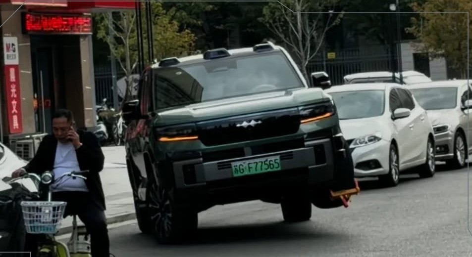 BYD: Το SUV που κυκλοφορεί με τρεις τροχούς και κάνει τον γύρο του κόσμου!