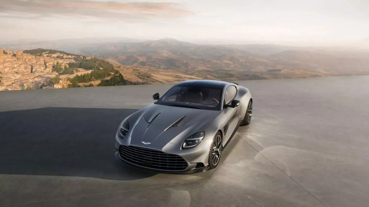 Η Aston Martin παγώνει τα ηλεκτρικά της σχέδια